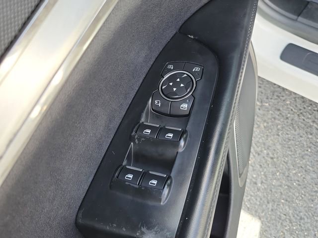 Used 2016 White Lincoln Premiere image 21