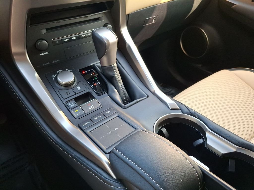 Used 2017 White Lexus 200t image 21