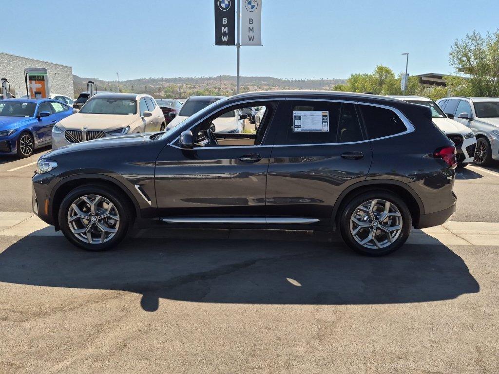 Used 2023 Gray BMW xDrive30i image 5