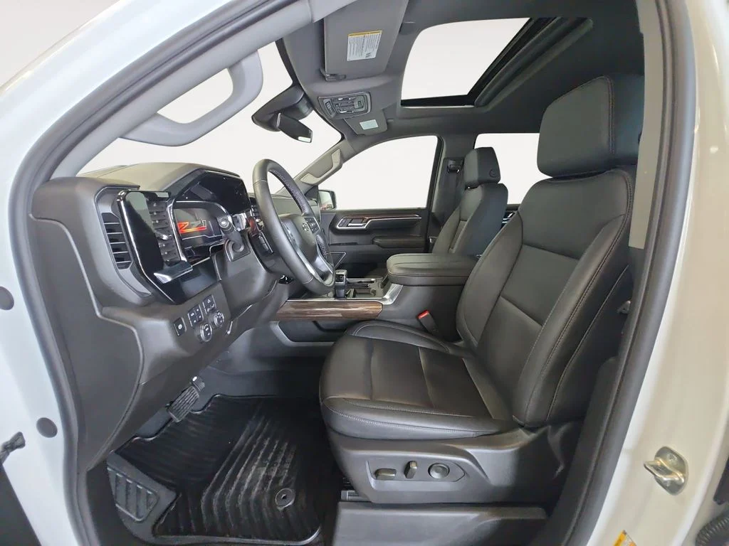 Used 2025 White Chevrolet RST image 11