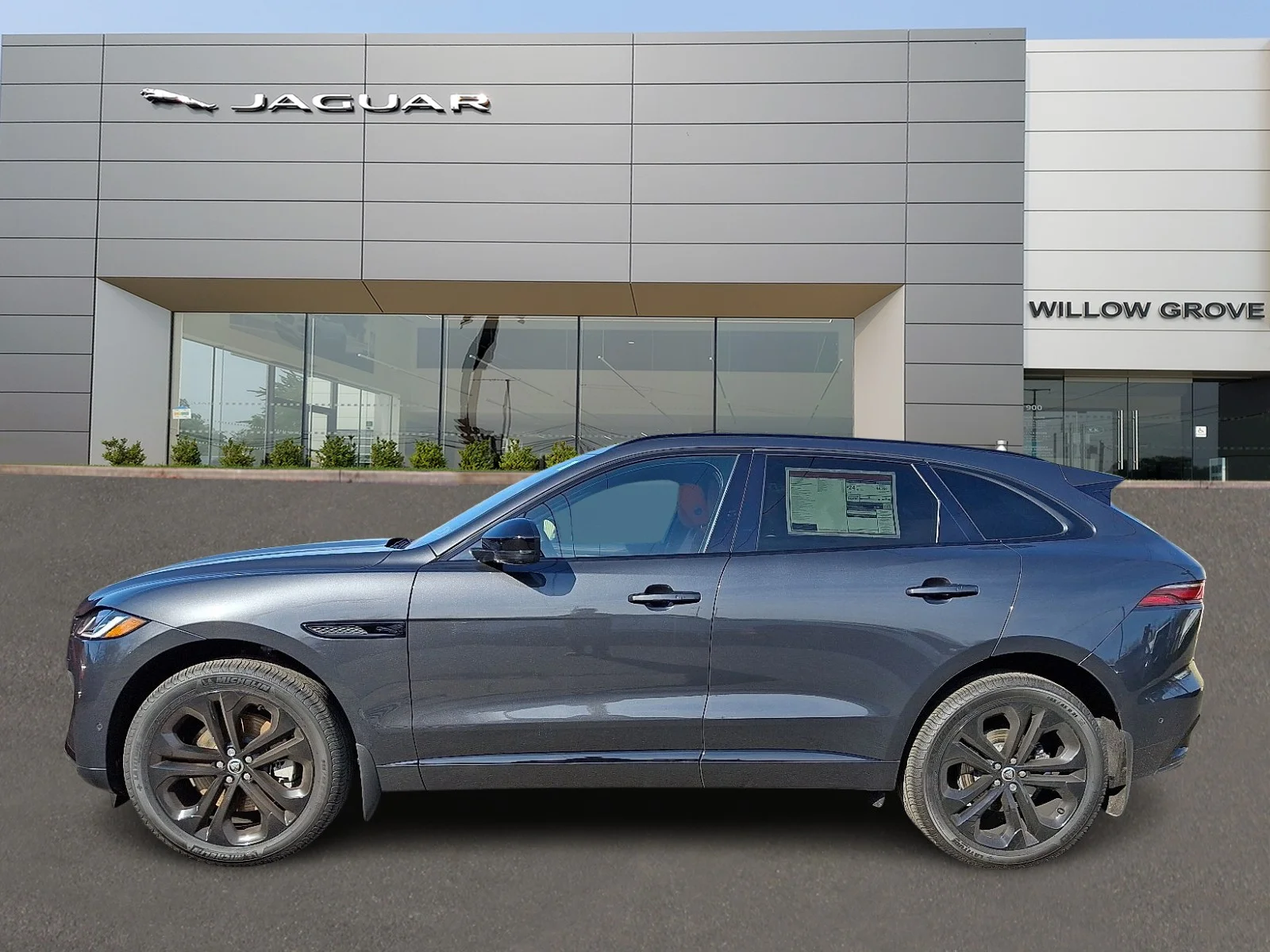 2026 Jaguar F-Pace R-Dynamic S - Photo 6