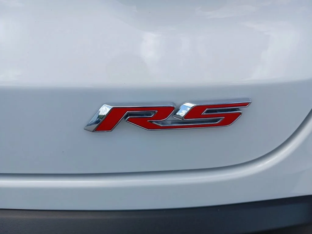Used 2026 Summit White Chevrolet 2RS image 28