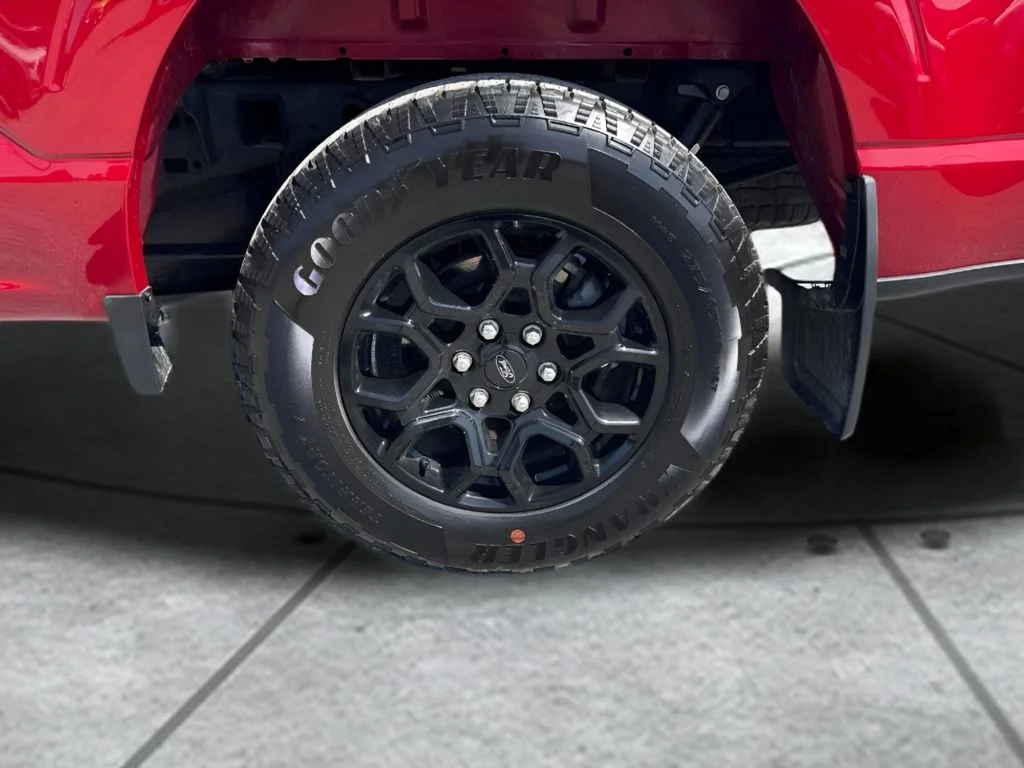 Used 2025 Red Ford XLT image 27