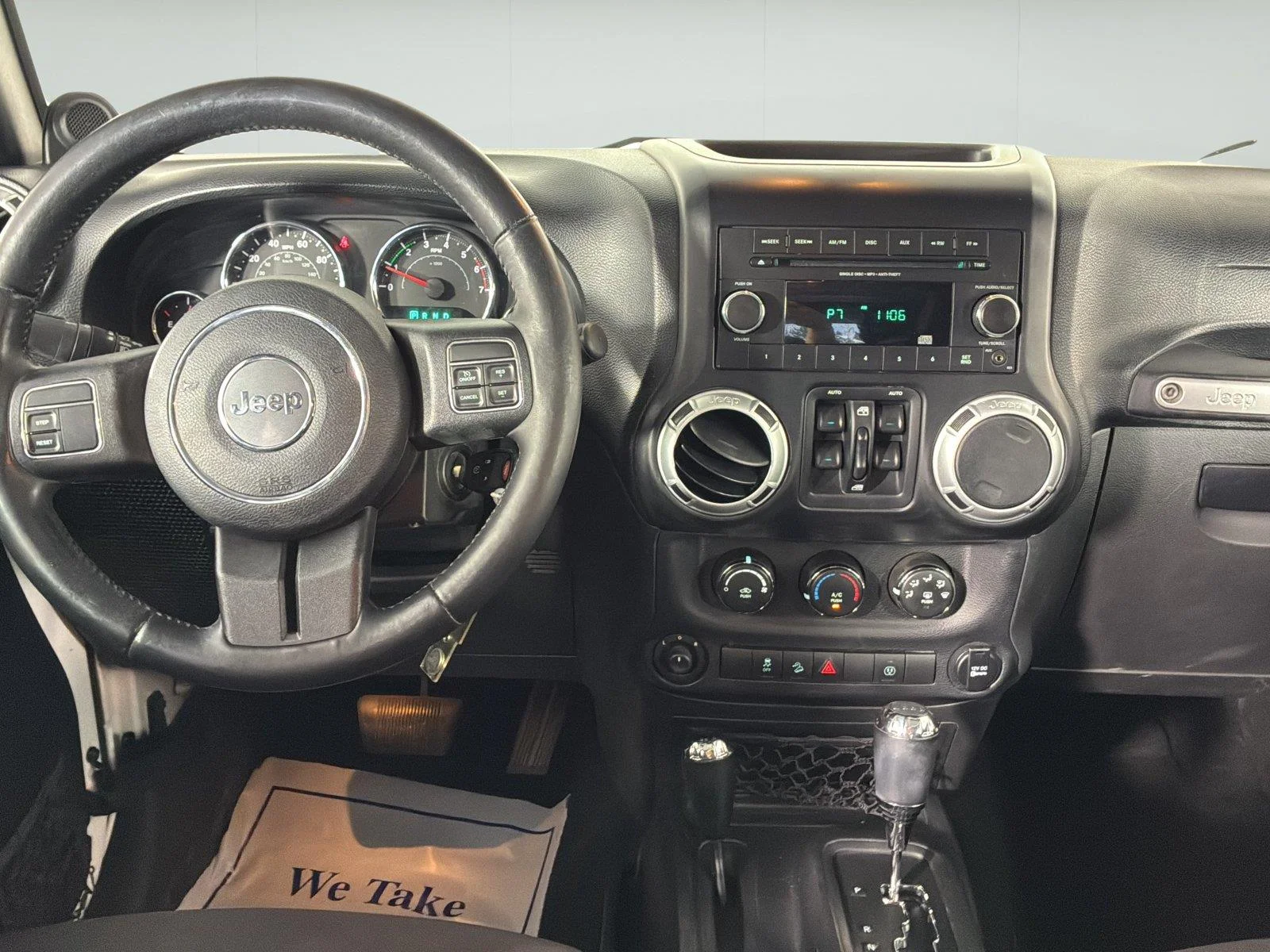 Used 2014 Bright White Clearcoat Jeep Sahara image 18