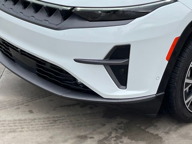 Used 2025 White Jeep Limited image 5