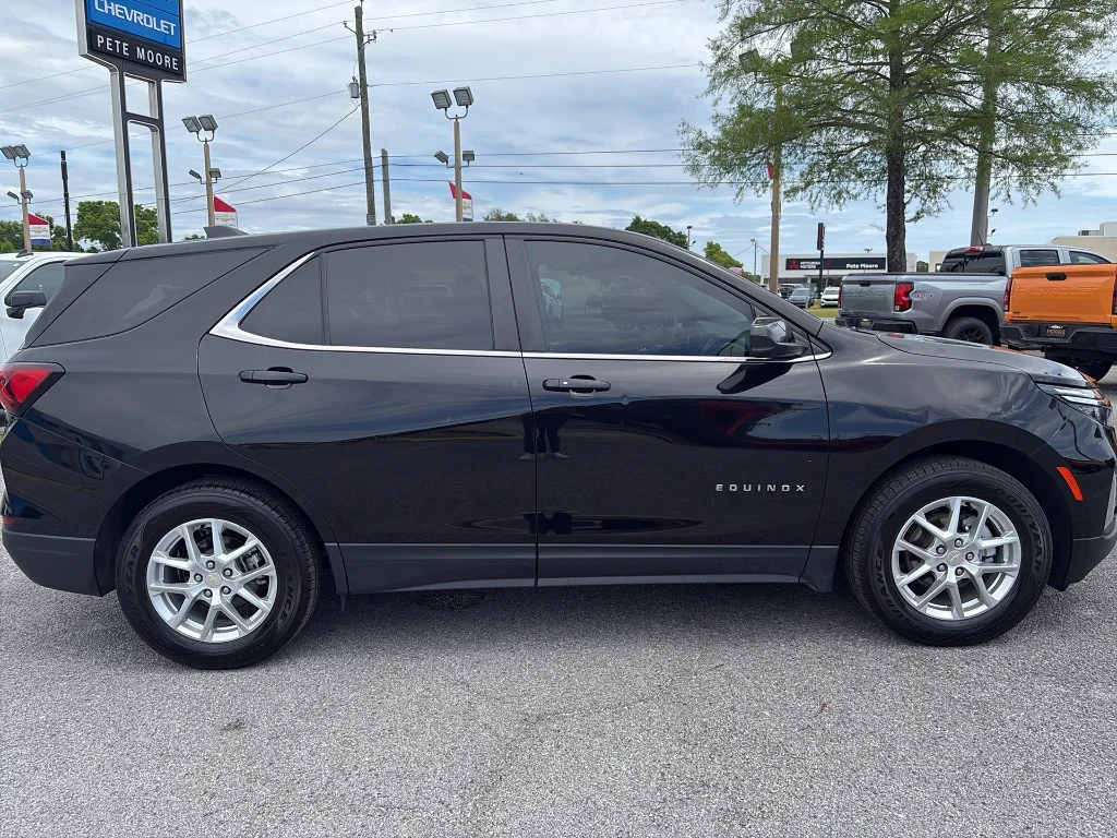 Used 2023 Mosaic Black Metallic Chevrolet LT image 4