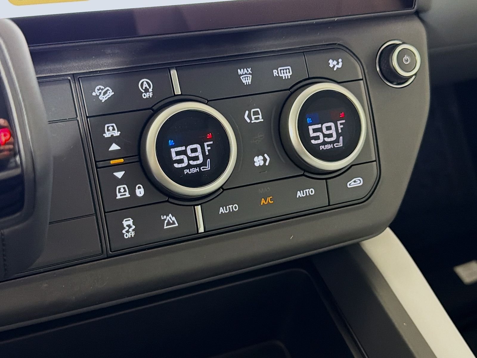 New 2026 Tasman Blue Land Rover X-Dynamic SE image 15