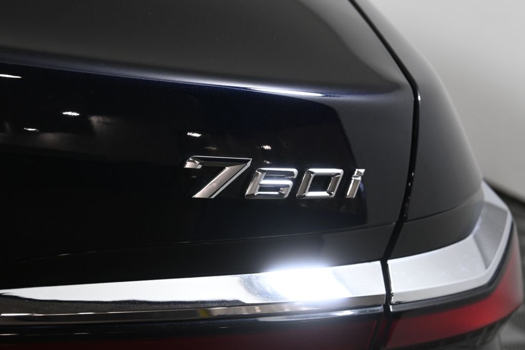 Used 2024 Black BMW 760i xDrive image 36