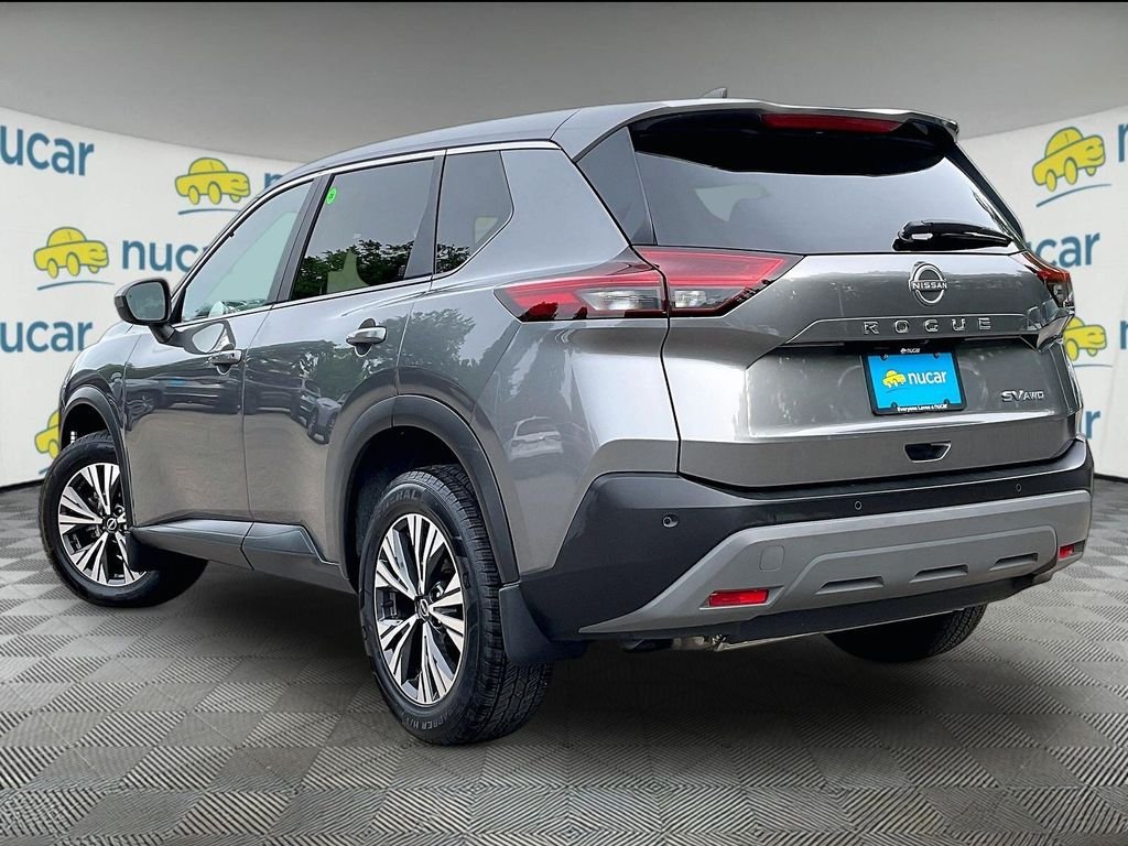 Used 2023 Gray Nissan SV image 4