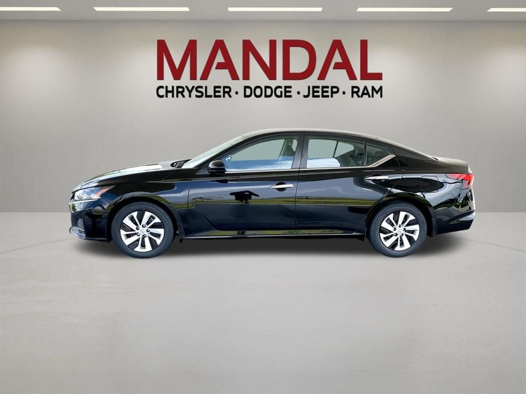 Used 2023 Black Nissan 2.5 S image 9