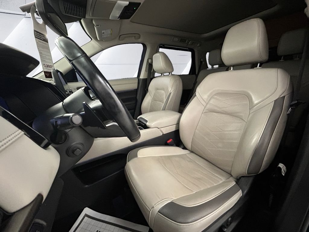 Used 2022 Blue Nissan Platinum image 8