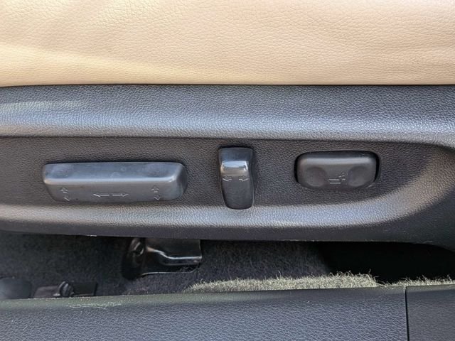 Used 2017 White Honda EX-L image 19