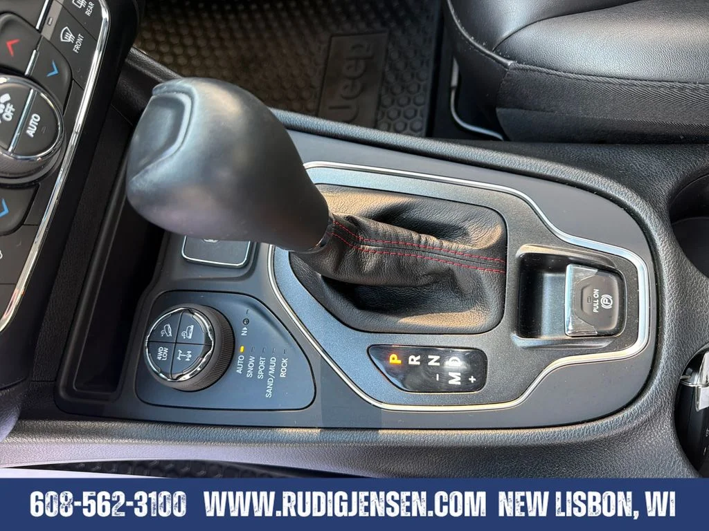 Used 2022 White Jeep Trailhawk image 23
