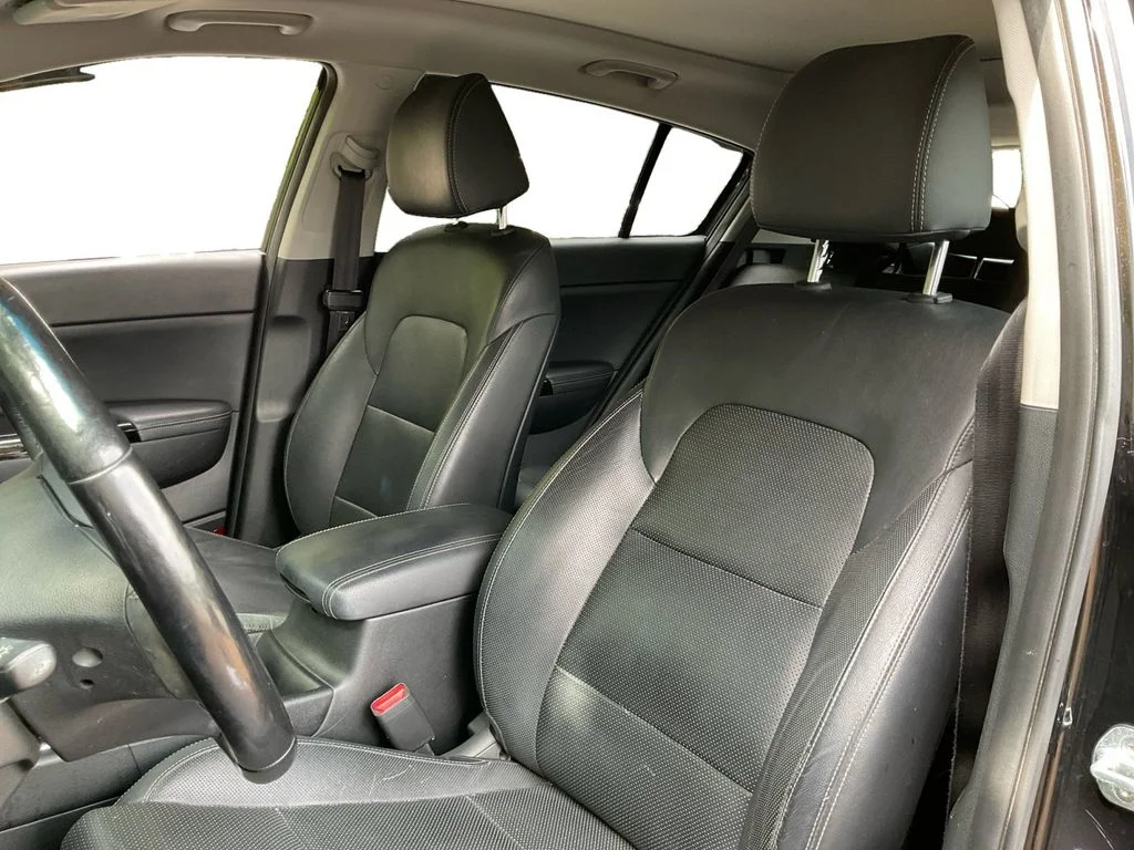 Used 2018 Red Kia EX image 27