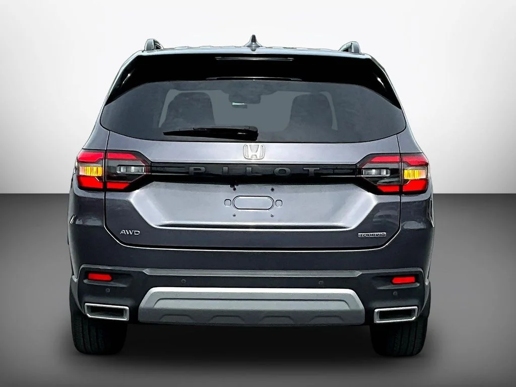 Used 2023 Modern Steel Metallic Honda Touring image 5