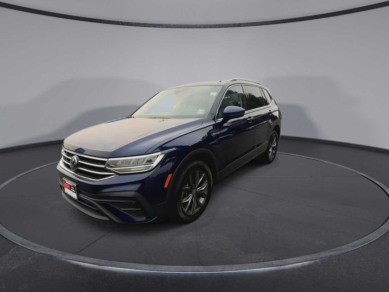 Used 2022 Atlantic Blue Metallic Volkswagen SE image 4