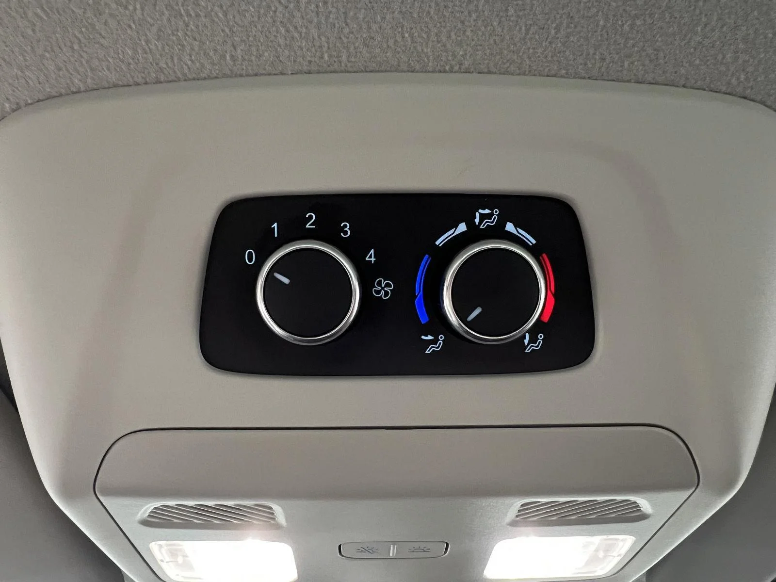 Used 2026 Oxford White Ford 350 XLT image 19