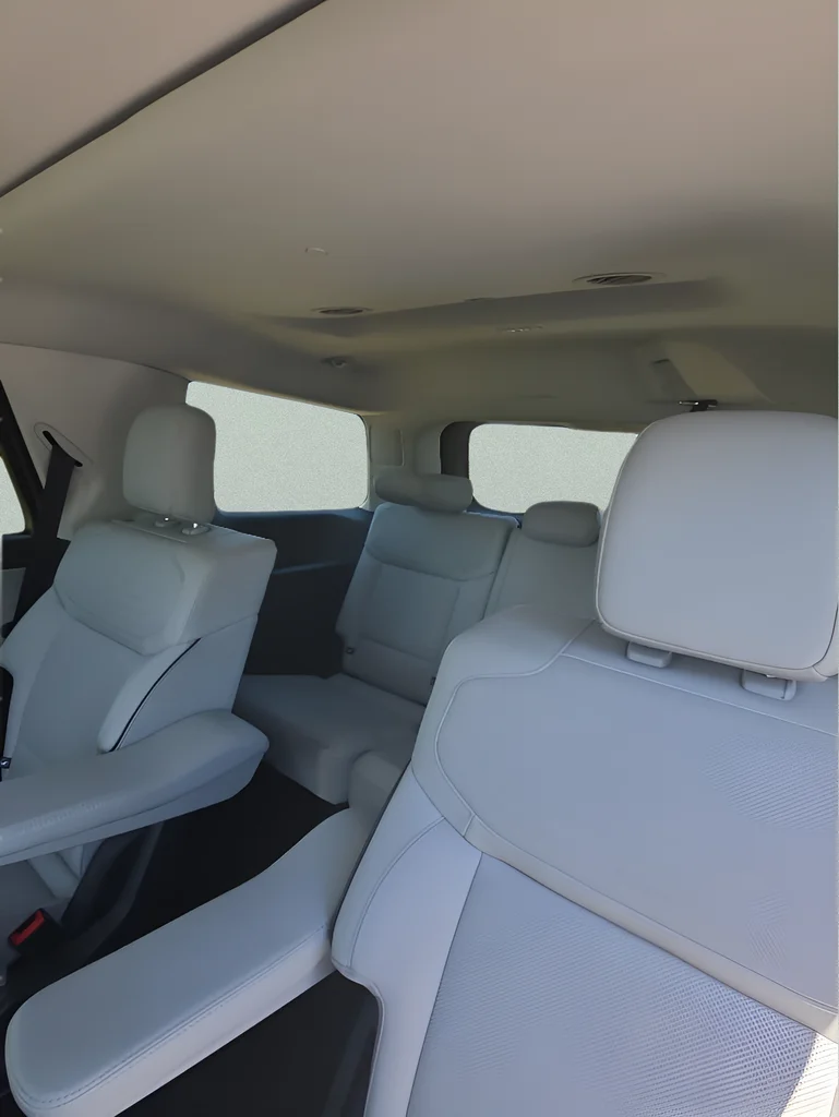 Used 2025 Black Metallic Ford Platinum image 13
