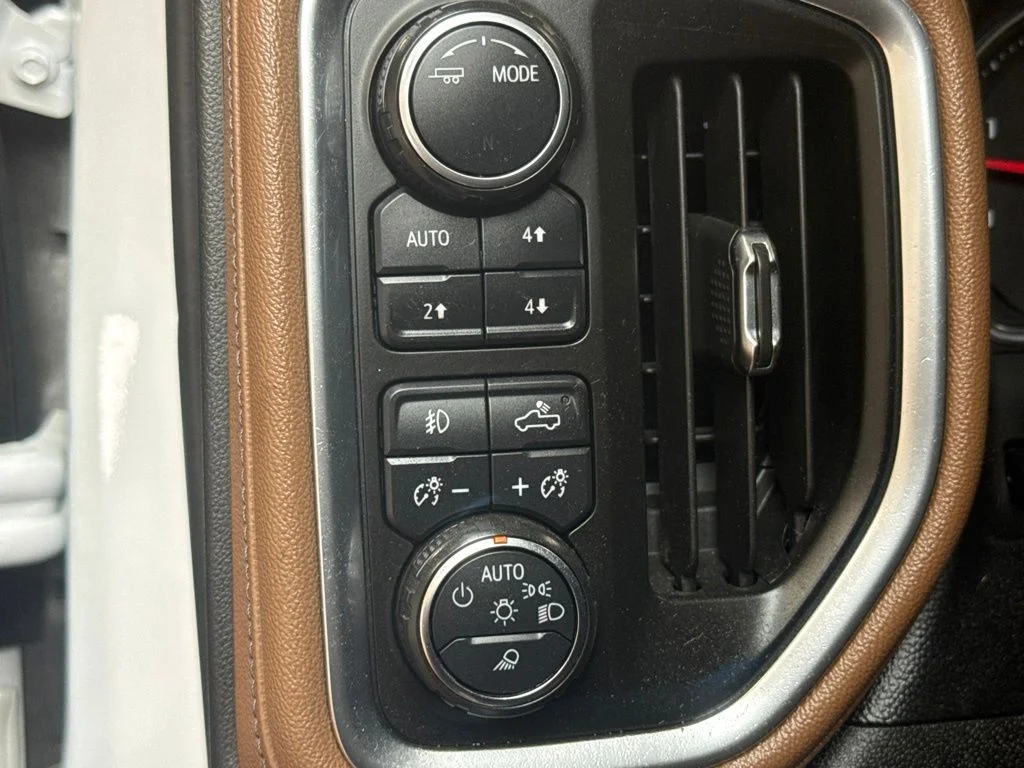 Used 2020 Iridescent Pearl Tricoat Chevrolet High Country image 22
