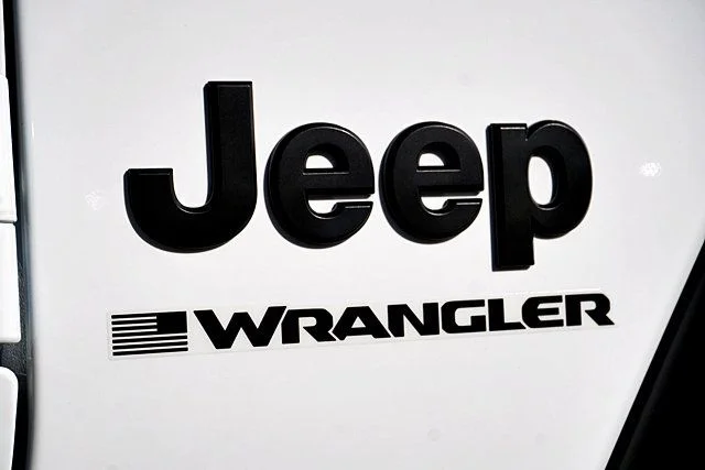 New 2026 Bright White Clear-Coat Exterior Paint Jeep Sport image 12