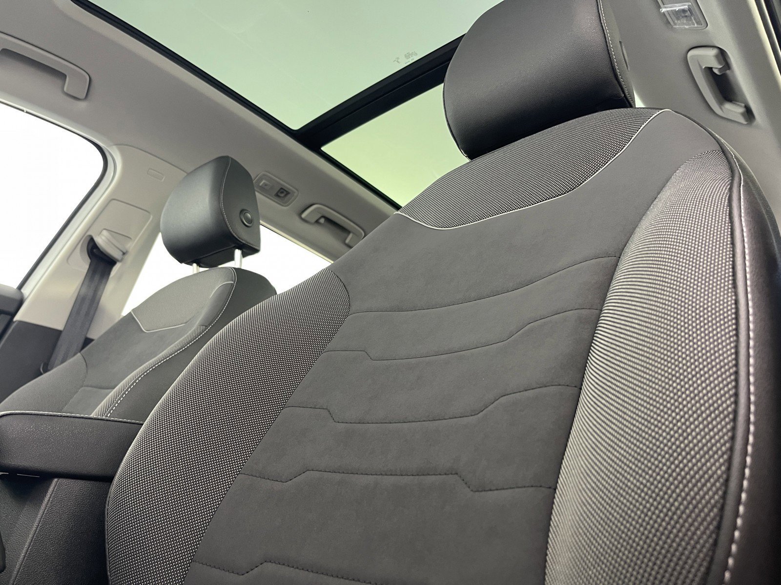 2025 Volkswagen Taos SE Black - Photo 22