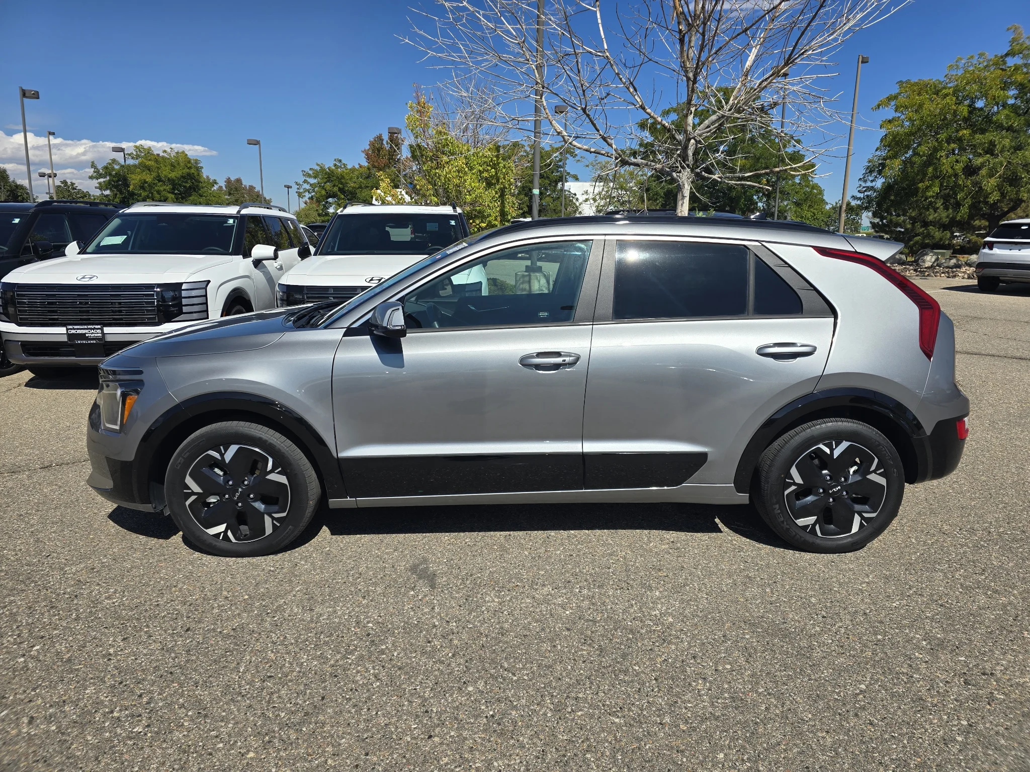 Used 2024 Steel Gray Kia Wind image 13