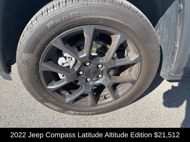 Used 2022 Bright White Clearcoat Jeep Latitude image 9