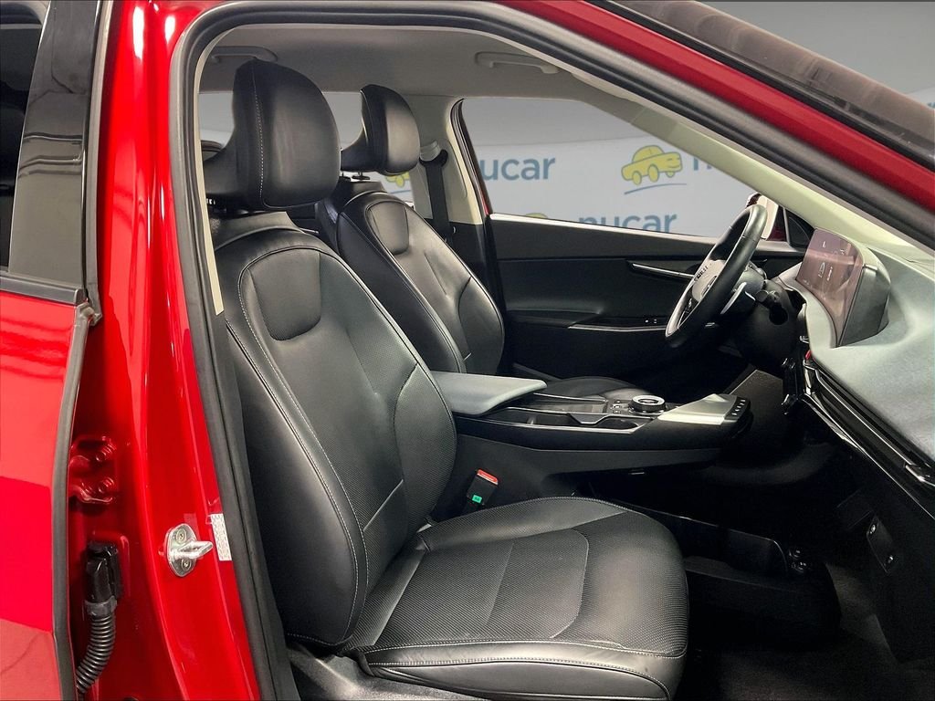 Used 2022 Red Kia Wind image 11