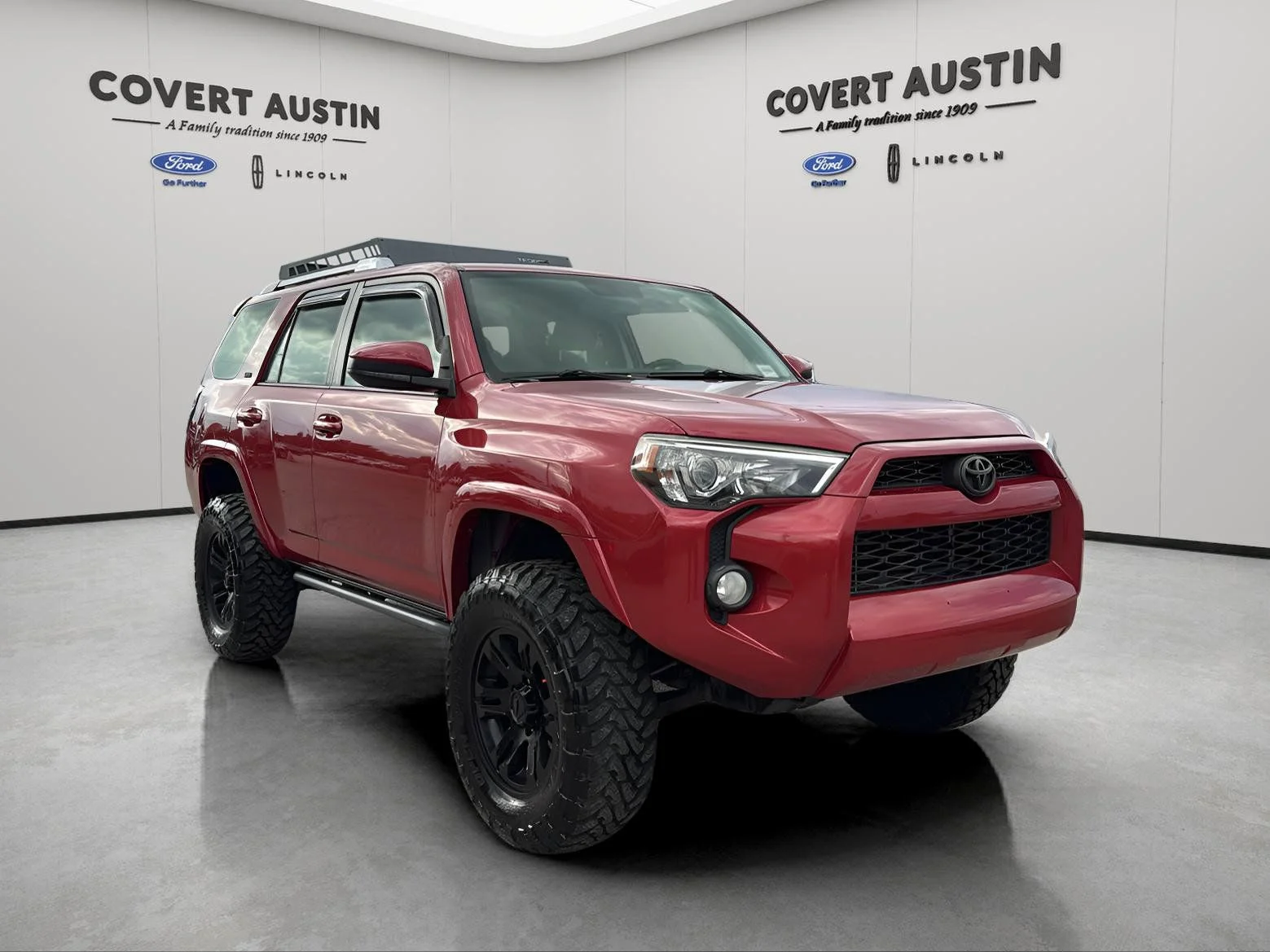 Used 2016 Red Toyota SR5 image 6