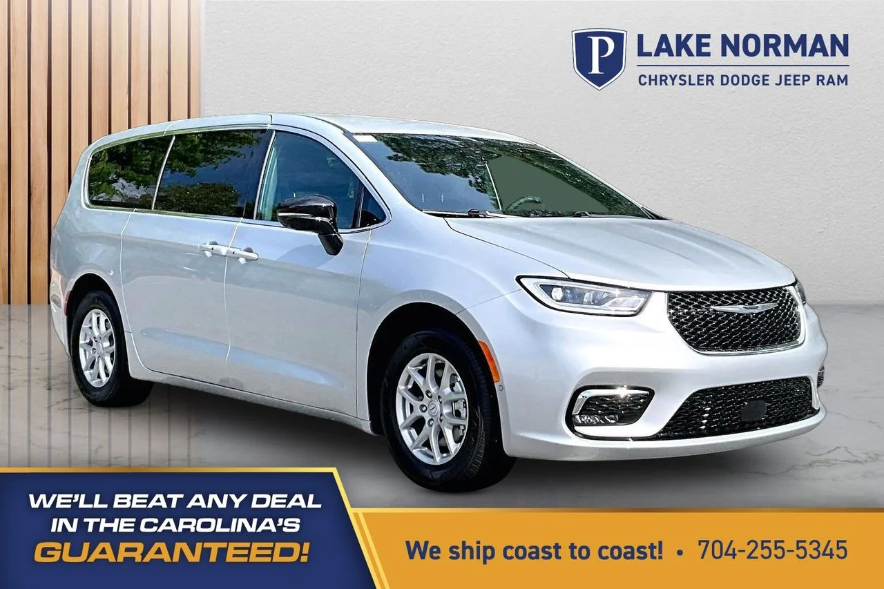 2026 Chrysler Pacifica Select's photo