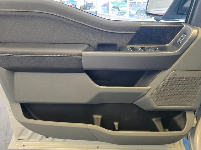 2025 Ford F-150 Lightning Flash - Photo 7