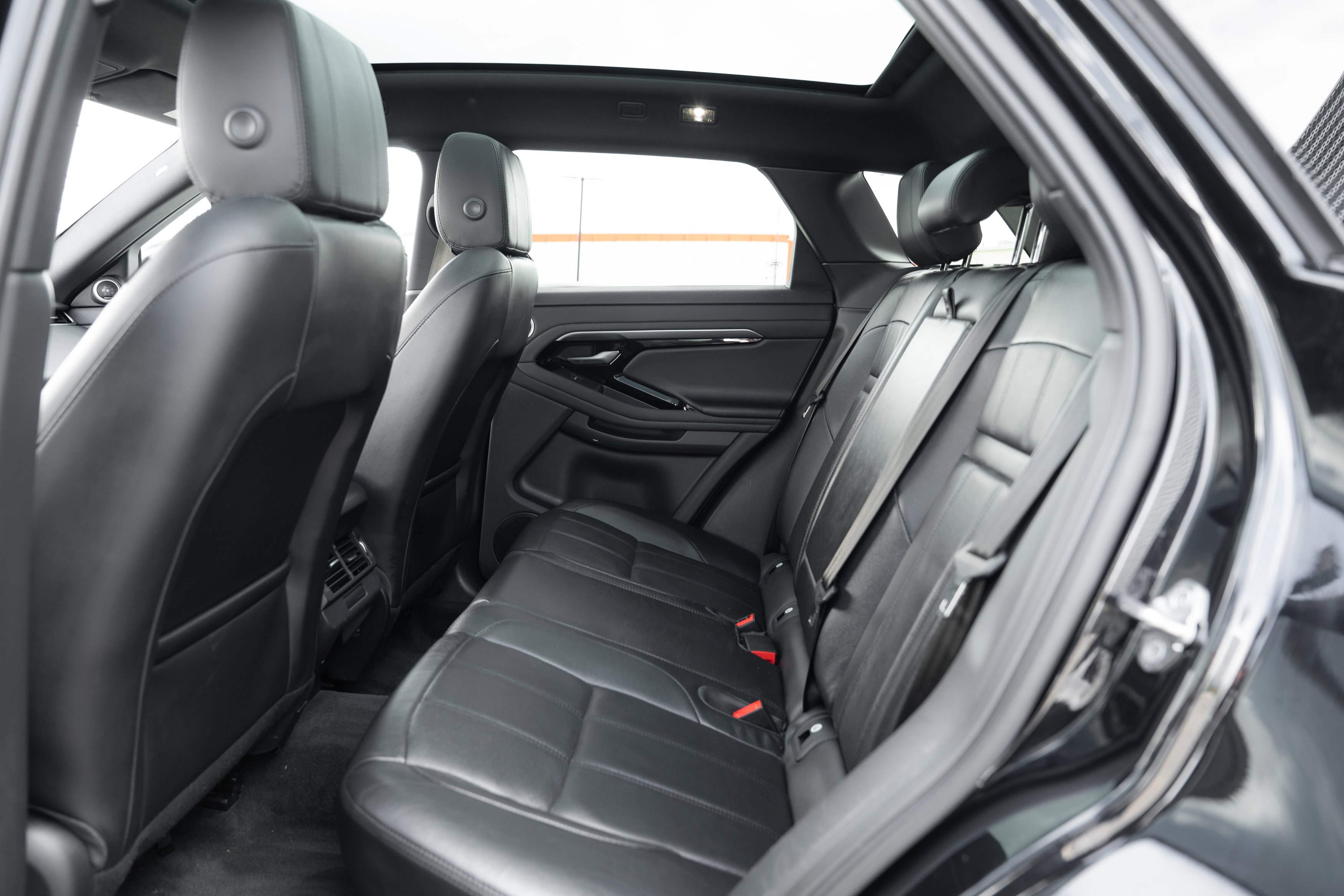 Used 2020 Santorini Black Metallic Land Rover S image 24