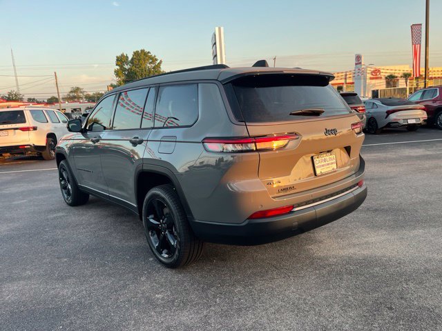 Used 2027 Gray Jeep Limited image 3