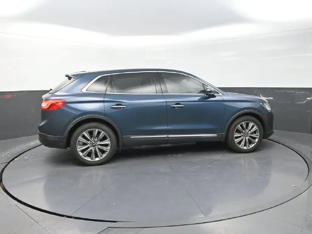 Used 2016 Blue Lincoln Reserve image 11