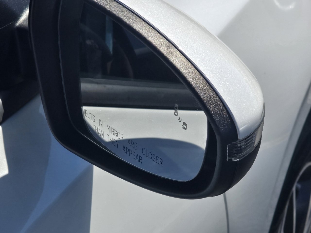 Used 2023 White Kia LXS image 25