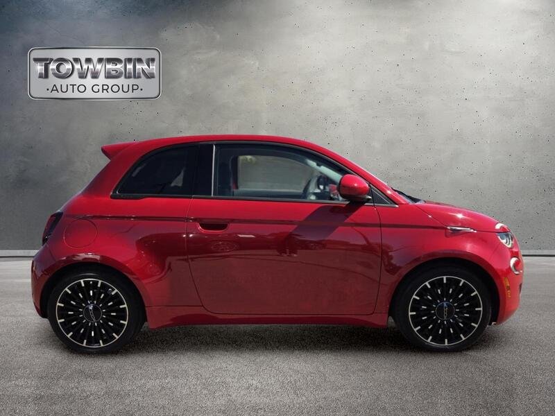 Used 2024 Red FIAT Battery Electric image 3