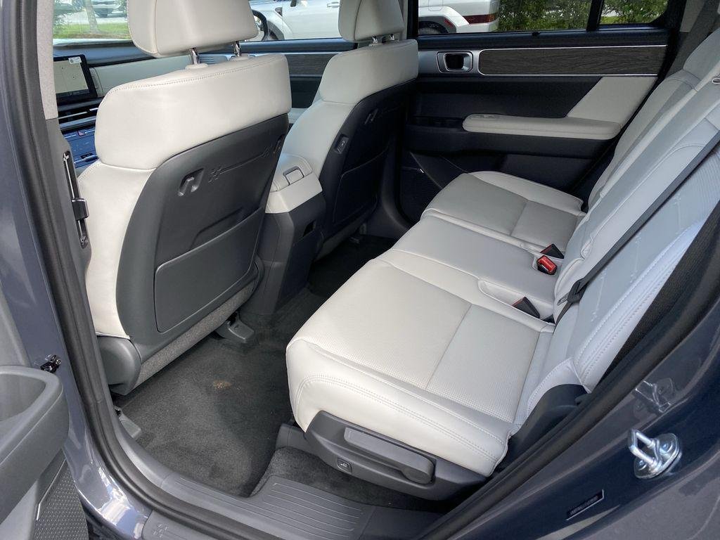 New 2026 Ecotronic Gray Hyundai Limited FWD image 31
