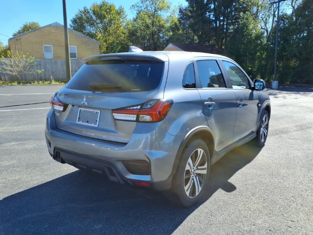 New 2027 Gray Mitsubishi 2.0 ES AWC image 3
