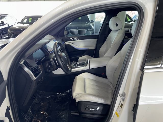Used 2023 White Metallic BMW sDrive40i image 8