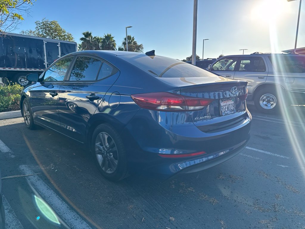 Used 2017 Blue Hyundai SE image 4