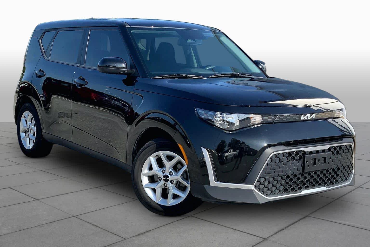 Used 2024 Fusion Black Kia LX image 3