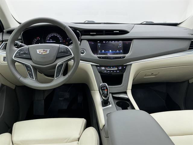 Certified Used 2017 Crystal White Tricoat Cadillac Luxury AWD image 20