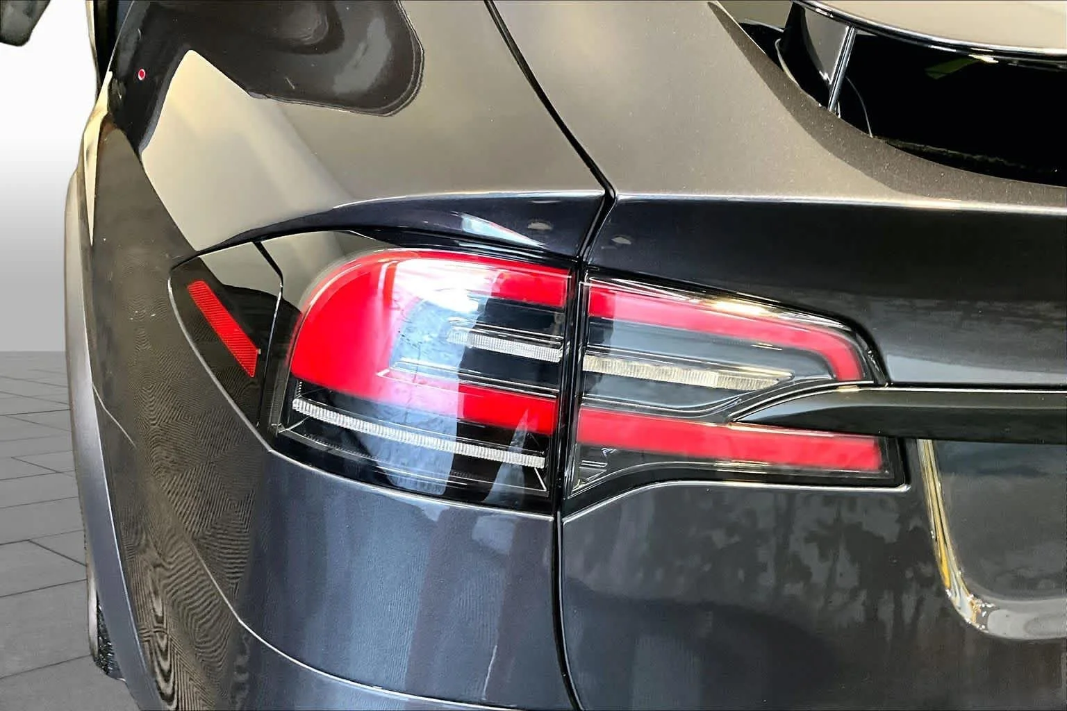 Used 2024 Pearl White Multi-Coat Tesla  image 26