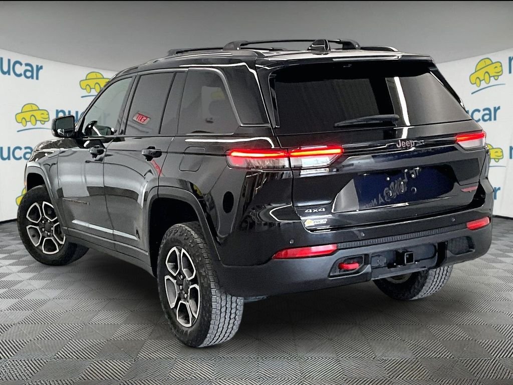 Used 2022 Diamond Black Crystal Pearlcoat Jeep Trailhawk image 4