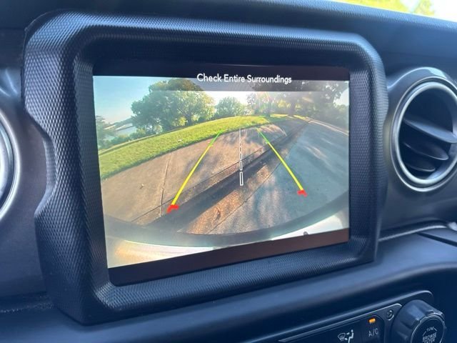Used 2020 Silver Jeep Unlimited Sahara image 20