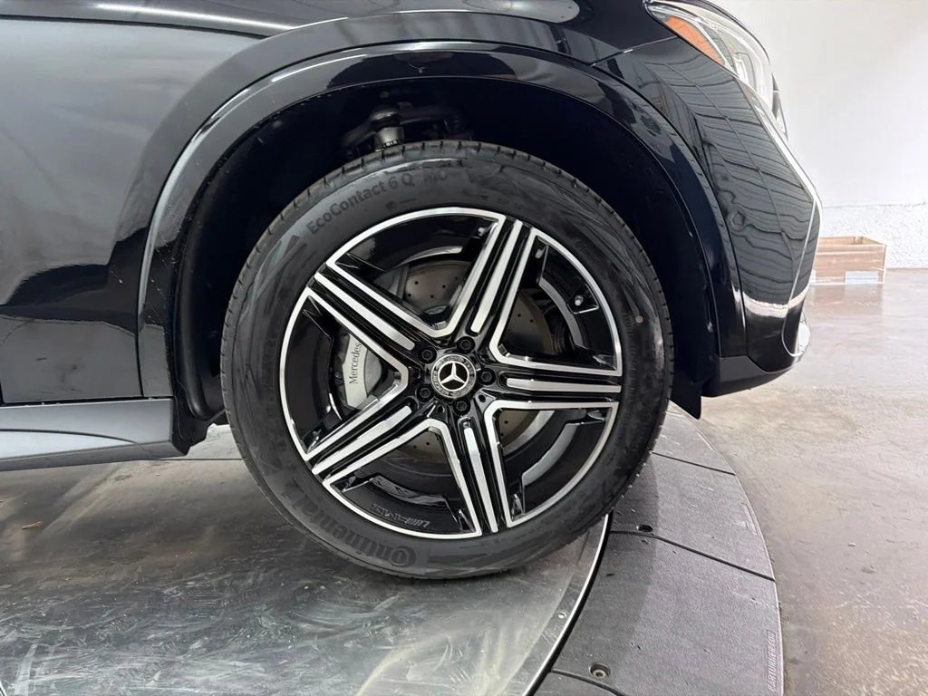 New 2026 Black Mercedes-Benz GLC 300 image 9