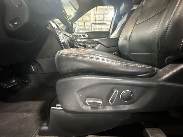 Used 2017 Gray Ford Limited image 18