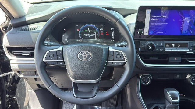 Used 2025 Midnight Black Metallic Toyota XLE image 19