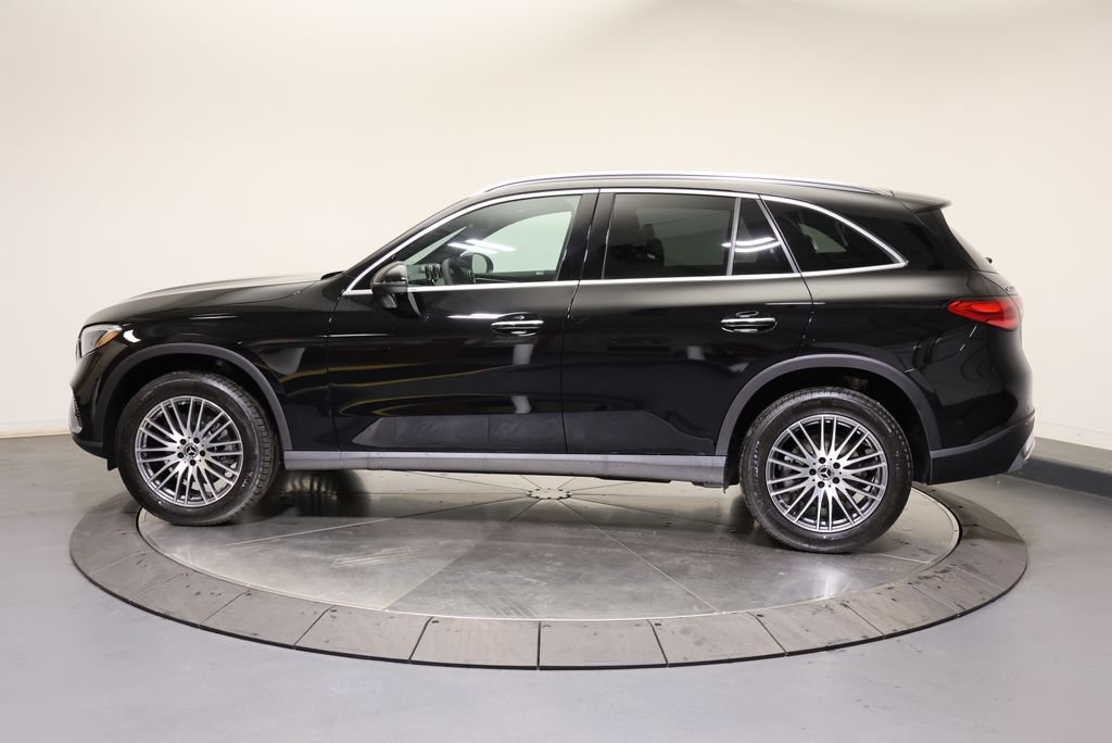 Used 2026 Black Mercedes-Benz GLC 300 image 4