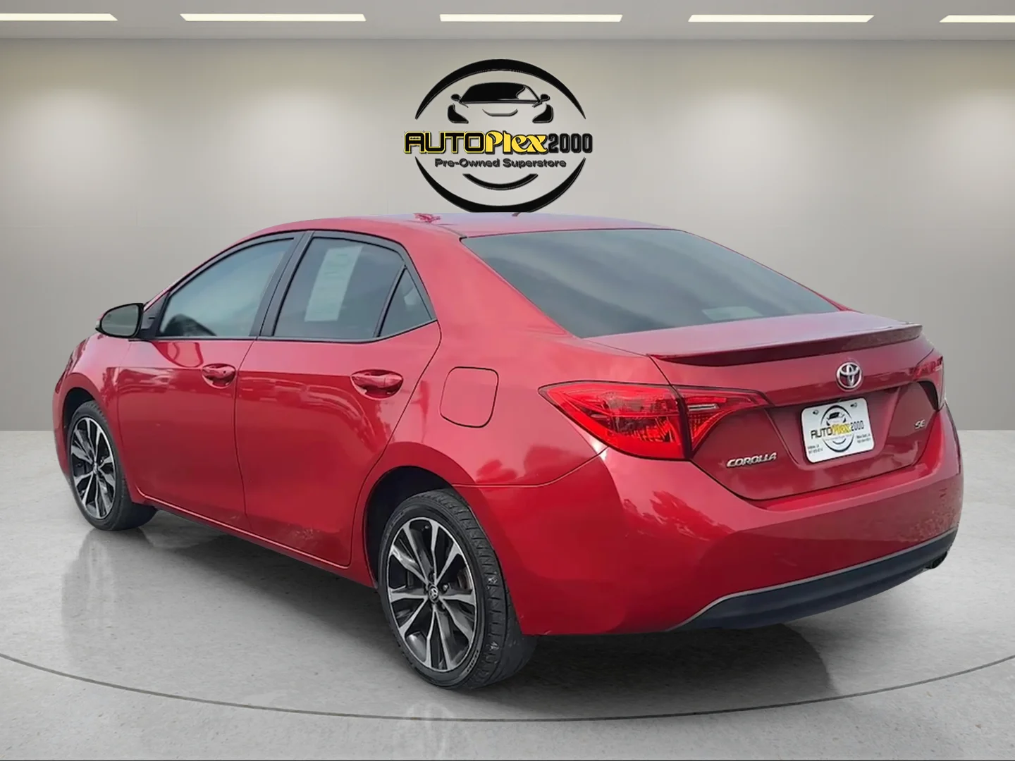 Used 2018 Red Toyota SE image 5